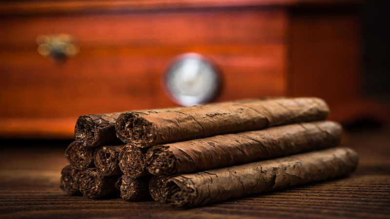 Enjoy The Flavors Of Dutch Masters Cigars