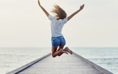Boost Team Morale in the Workplace with a Motivational Keynote Speaker’s Proven Strategies